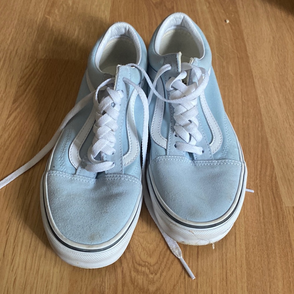 These are Vans size 8 in women’s shoes.